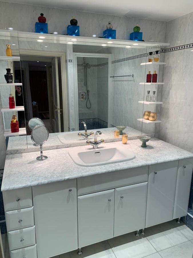 Le Palais Venitien Apartment Saint-Cyr-sur-Mer Bagian luar foto
